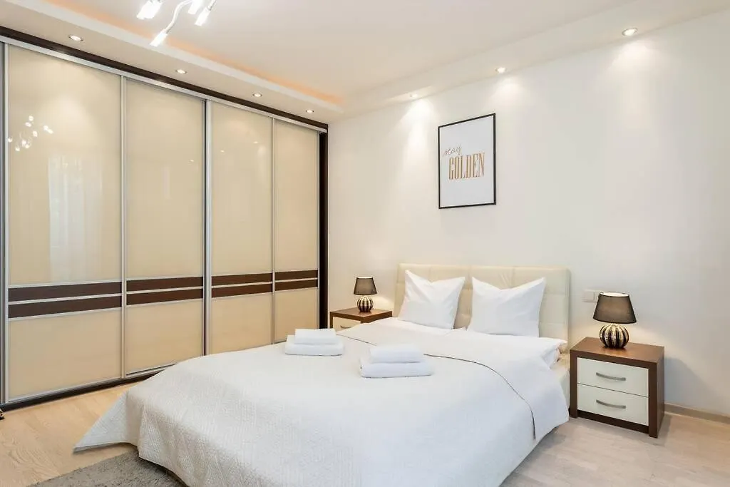 Close-Urban Chic - One Bedroom Apartment -Luxury Warsaw Stays - Grzybowska 5