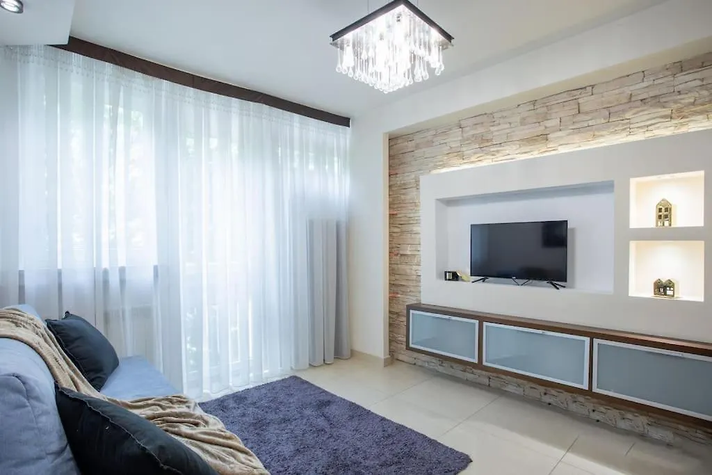 Close-Urban Chic - One Bedroom Apartment -Luxury Warsaw Stays - Grzybowska 5