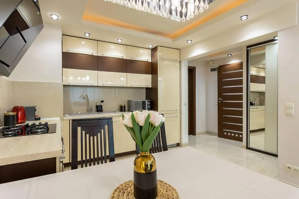 Close-Urban Chic - One Bedroom Apartment -Luxury Warsaw Stays - Grzybowska 5 Poland