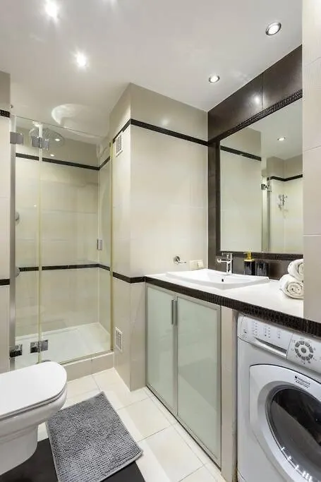 Close-Urban Chic - One Bedroom Apartment -Luxury Warsaw Stays - Grzybowska 5