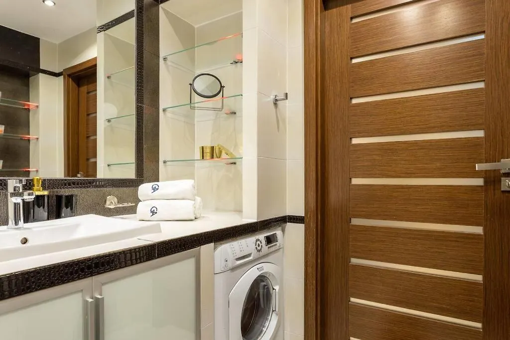 Close-Urban Chic - One Bedroom Apartment -Luxury Warsaw Stays - Grzybowska 5 0*,