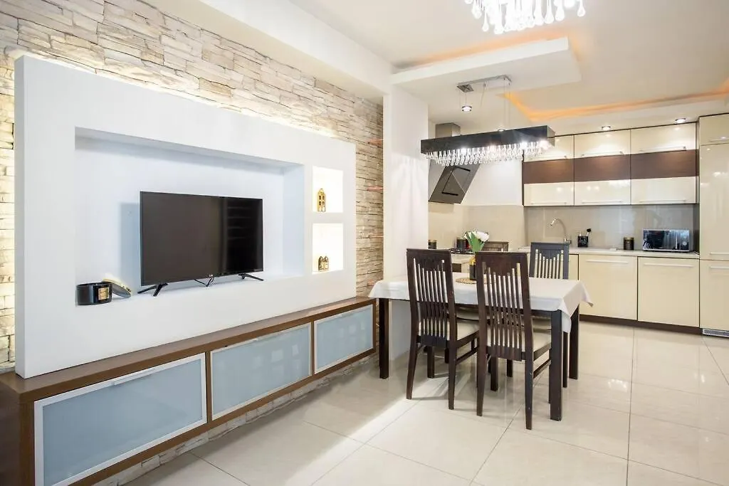 Close-Urban Chic - One Bedroom Apartment -Luxury Warsaw Stays - Grzybowska 5